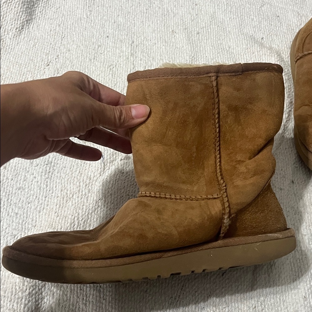 UGG Kids Boots in Brown and Cream - Picture 4 of 10